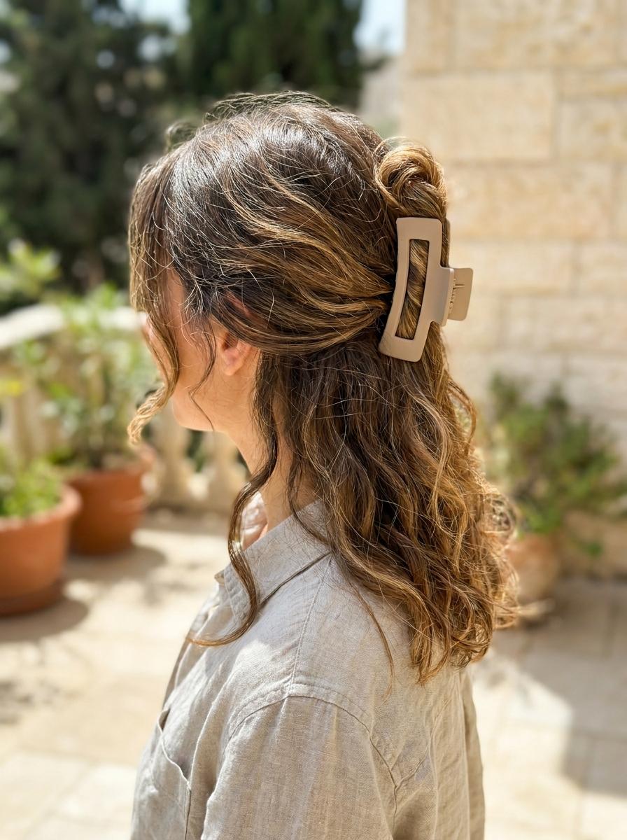 Claw Clip Frisur im Sommer - Sommerfrisur für lange Haare